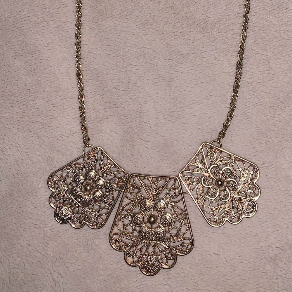 Collar, fantasía fina. New. Never used.